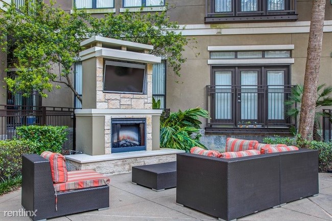 Building Photo - 1 br, 1 bath Condo - 2024 Rusk St 928