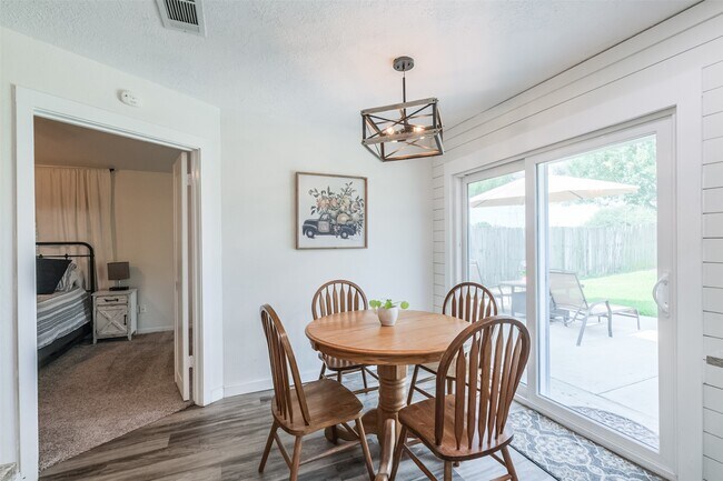 Foto del edificio - 1538 Park Meadow Dr