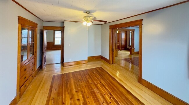 Building Photo - 168 Oak St