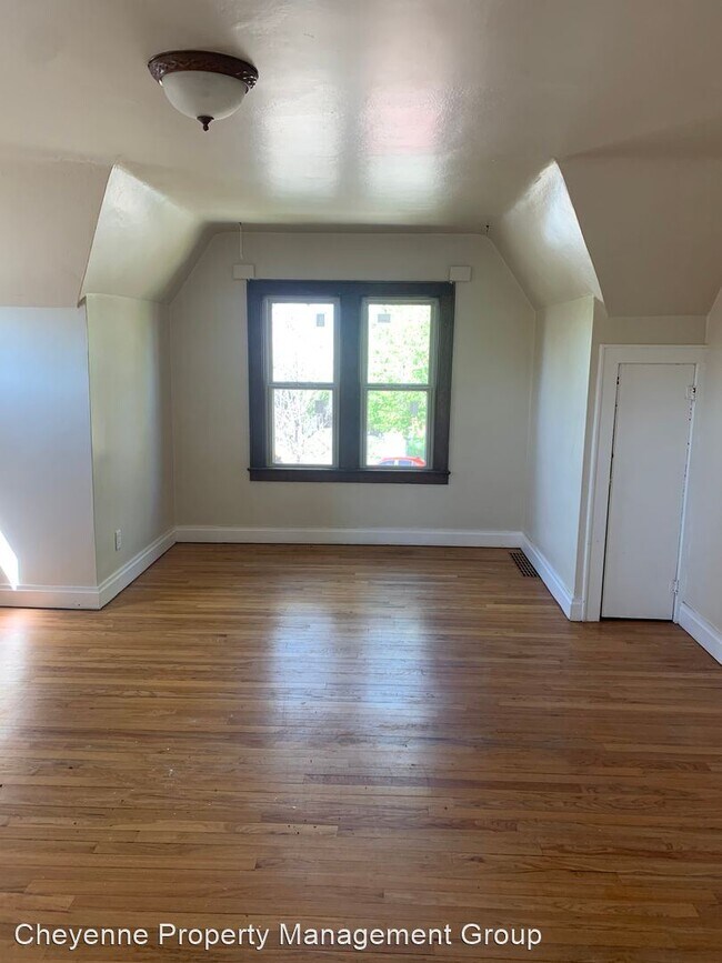 Building Photo - 2 br, 1 bath House - 2915 Reed Ave #4