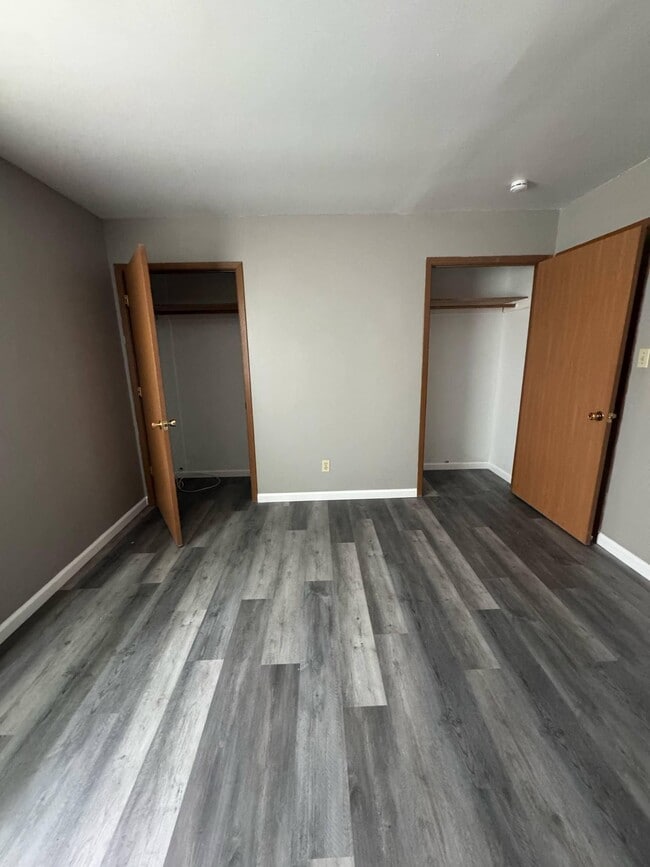Building Photo - 131 Sandstone Ct