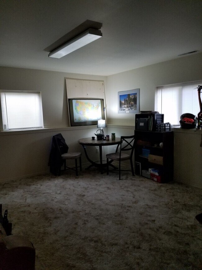 Foto del edificio - 4 bedroom 2 bath home in Bozeman with double attached garage