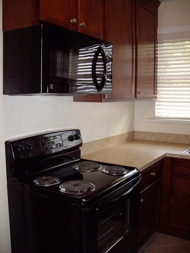 Building Photo - 1123 SW 5th Ave