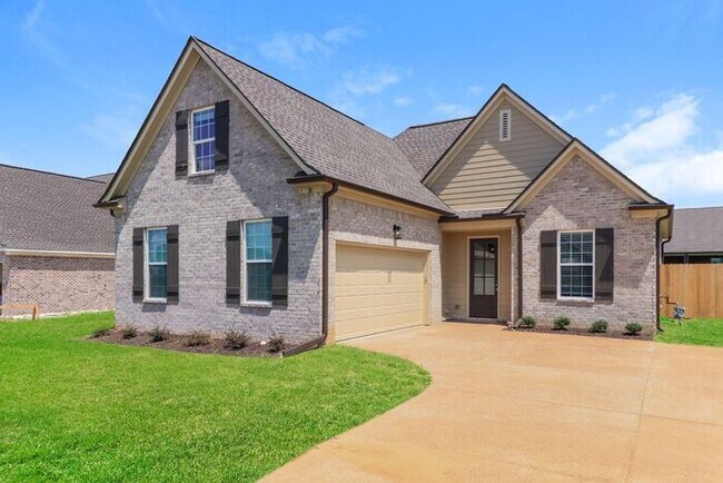 Building Photo - Now Leasing a 4 bedroom 2.5 bath home in M...