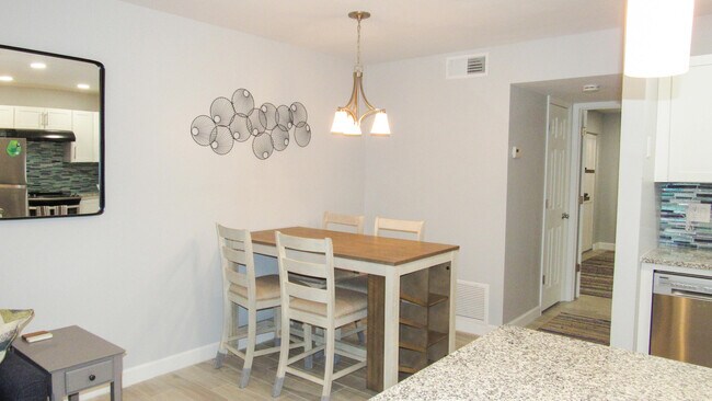 Foto del edificio - 51 Woodland Dr