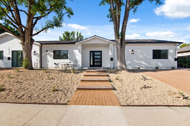 Building Photo - Modern 5 bedroom House for lease in Northr...