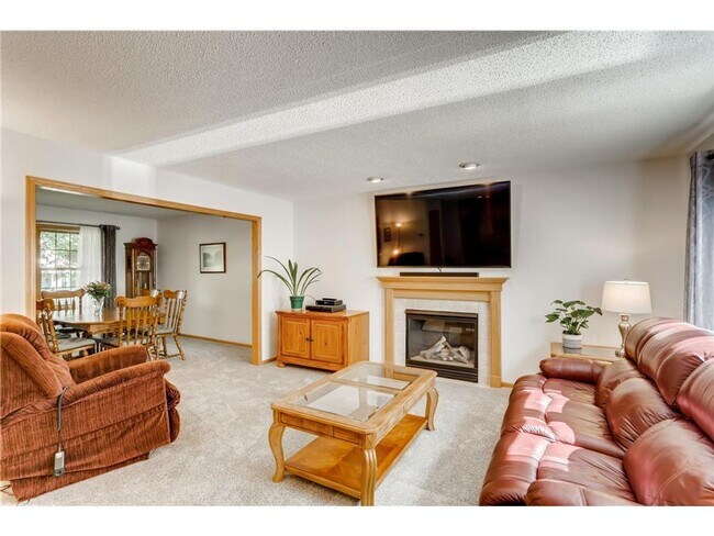 Foto del edificio - Single Family Home + Over 1/2 Acre Lot!! Welcome Home to Rockford MN!