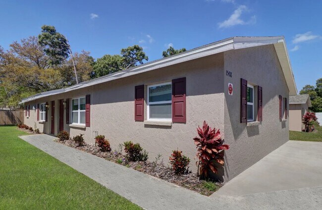 Foto del edificio - 5345 Laurel Pl