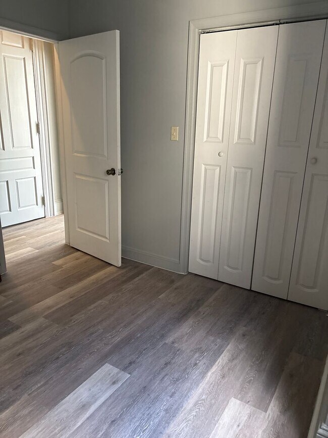 Foto del edificio - 1st Floor 2 Bedroom Apartment-York City SD