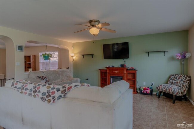 Foto del edificio - 1925 Andrea Ave