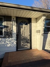 Building Photo - 4114 W Greenbrier Dr