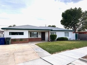 Building Photo - 855 W 19th Pl