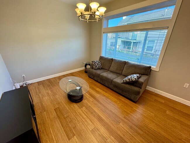 Foto del edificio - 3320 S Holly St