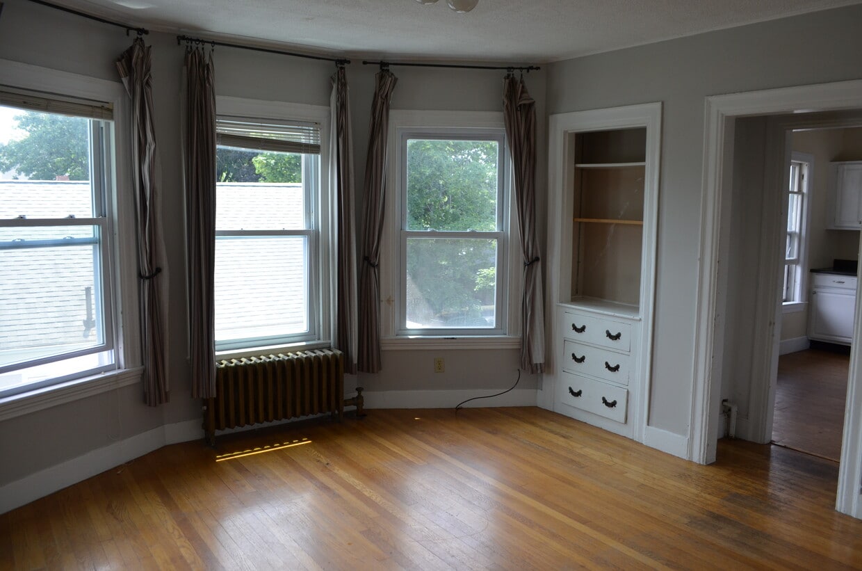 Primary Photo - 125 Harriet St