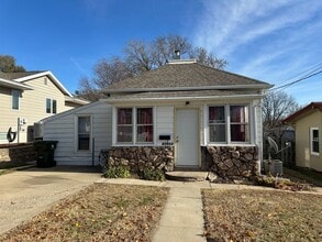 Building Photo - 2408 S Oleander St