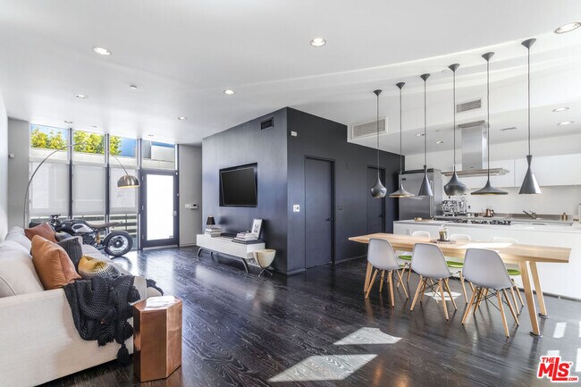 Foto del edificio - 825 Kings Rd