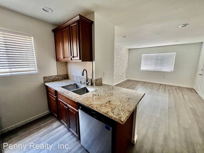 Building Photo - 1 br, 1 bath House - 6740 University Ave.