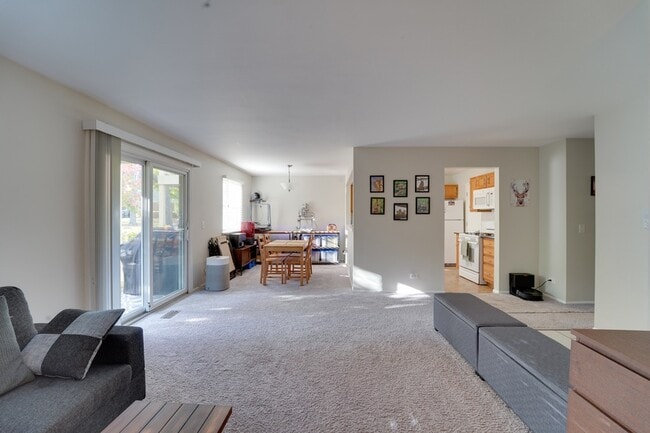 Building Photo - 160 Stirling Ln