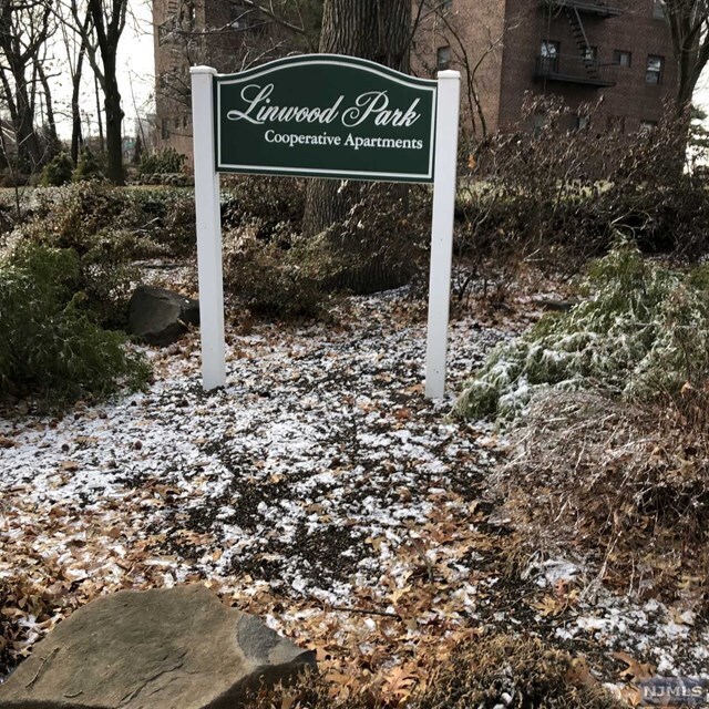 Primary Photo - 421 Park Ave