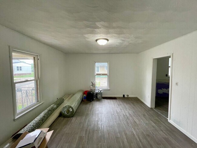 Foto del edificio - 2 Bedroom 1 Bath with All New Interior