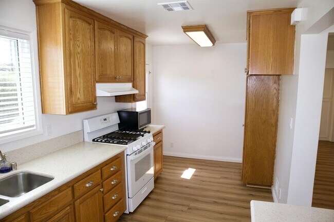 Building Photo - 3784 Conquista Ave