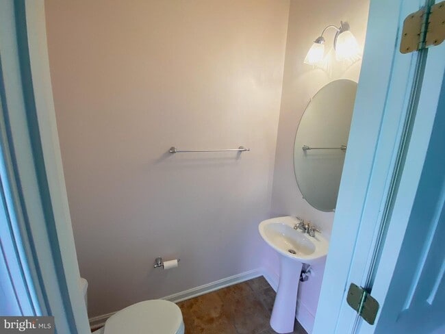 Building Photo - 119 Hearth Ct