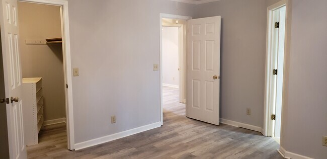 Foto del edificio - 5472 Four Winds Dr SW