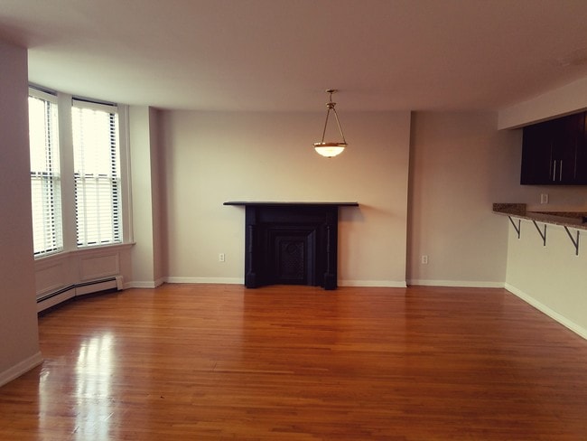 Building Photo - 277 8th St