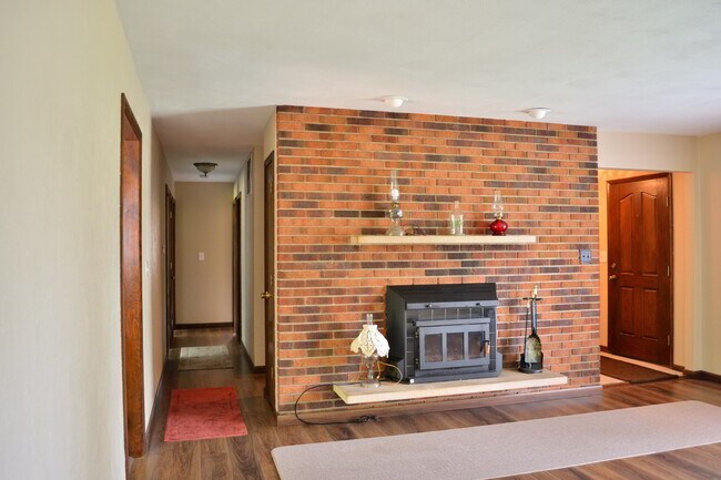 Building Photo - 105 Buckhorn Dr