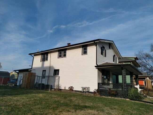 Foto del edificio - 2422 Coyner Ave