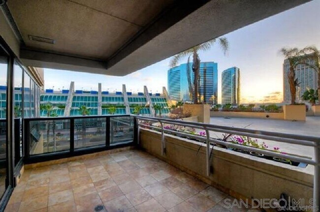 Foto del edificio - 200 Harbor Dr