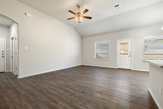 Building Photo - GORGEOUS 3 BEDROOM DUPLEX LOCATED IN CONVE...