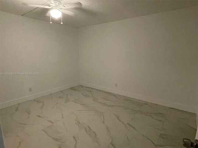 Foto del edificio - 3399 Foxcroft Rd