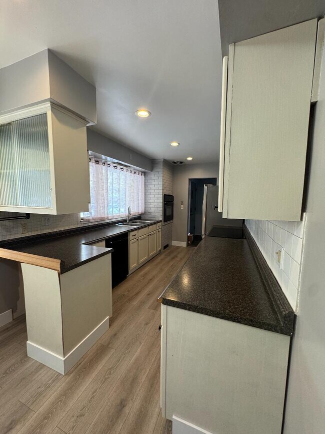 Foto del edificio - 513 N Ottawa Rd