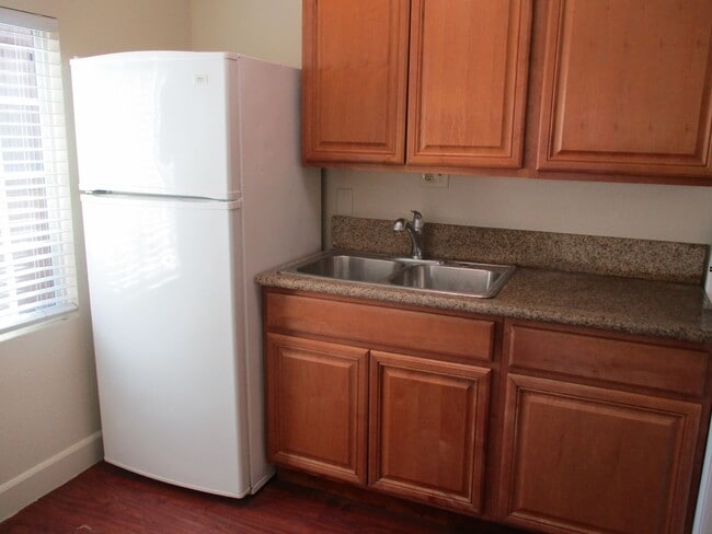 Building Photo - Move In Special 1/2 off the 1st Month's Rent!