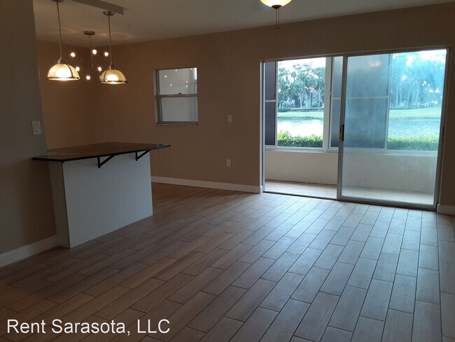 Building Photo - 7231 W Country Club Dr N