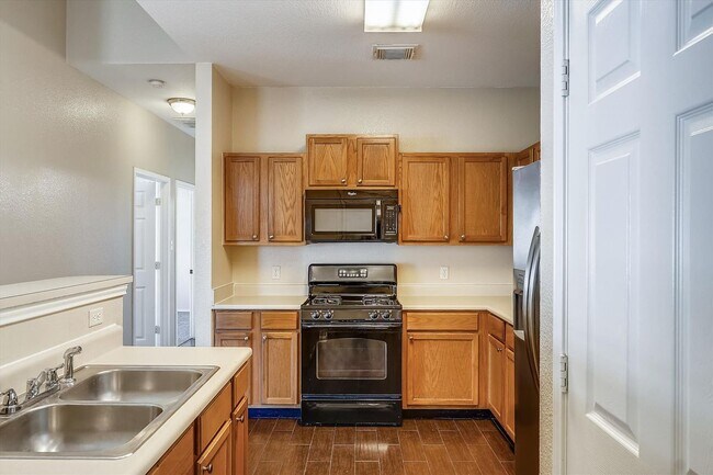 Building Photo - 2858 Southampton Way