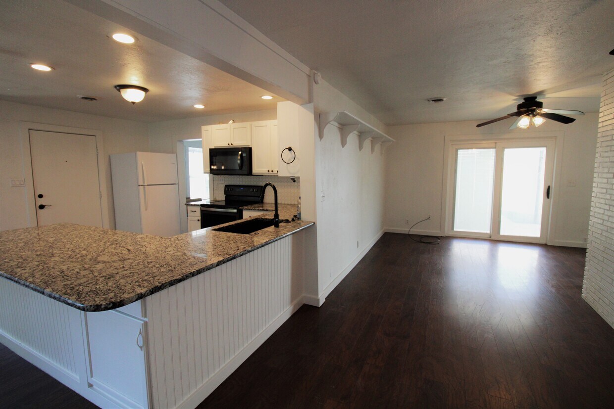 Foto principal - 1117 N Midland Blvd