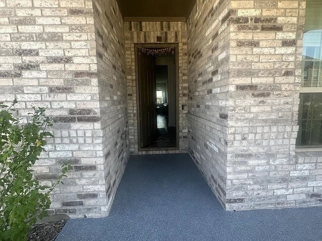 Photo - 1516 White water way- House