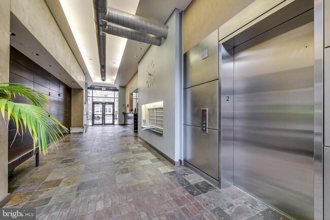 Building Photo - 520 John Carlyle St