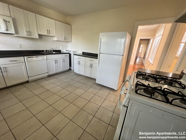 Building Photo - 13 Barrows St