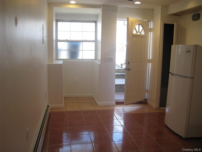 Foto del edificio - 46-30 Bell Blvd