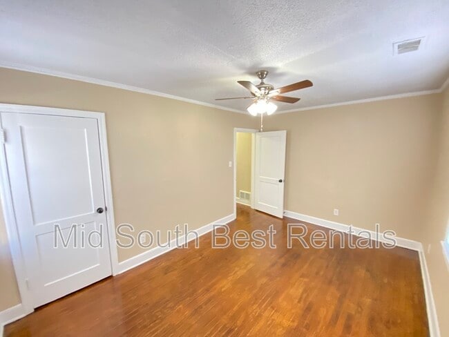 Building Photo - 1050 E Shankman Cir