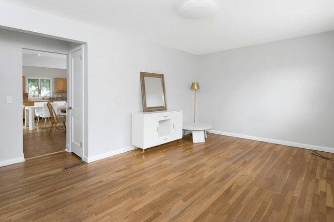 Building Photo - 152 Loftus Cir