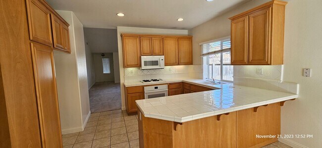 Foto del edificio - Centrally Located Large Bradley Square Two...
