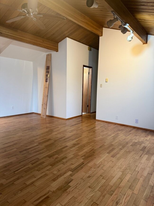 Building Photo - 3717 Lincoln Way