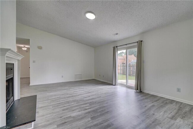 Foto del edificio - 1801 Colleen Ct