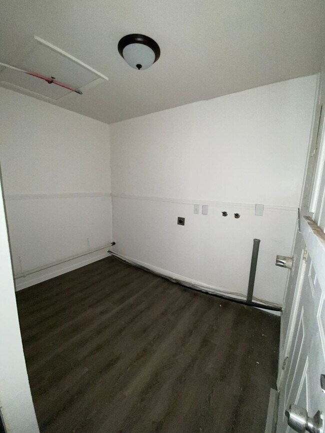 Foto del edificio - 1614 Parklane Dr