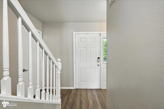Building Photo - Spacious Palmer Home!