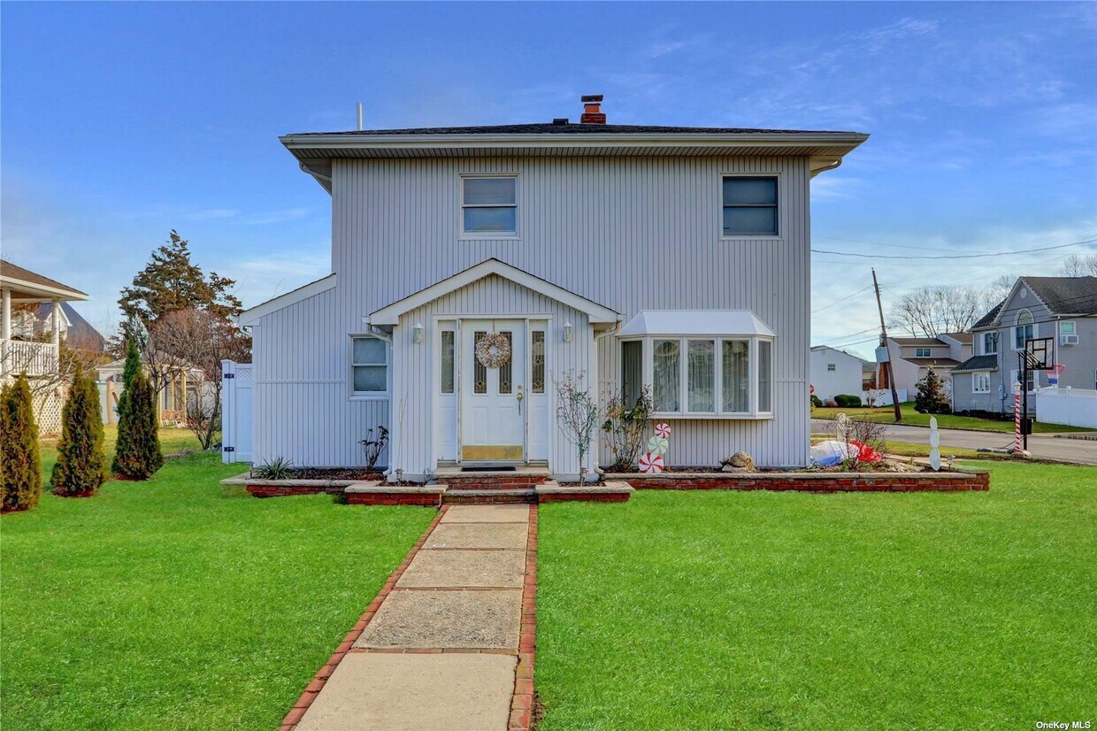 9 Cabot Rd W, Massapequa, NY 11758 House Rental in Massapequa, NY